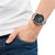 Montre Citizen pour homme au poignet avec cadran bleu et bracelet en acier inoxydable