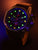 Bracelet de montre pour homme avec bracelet en cuir marron, cadran noir et index lumineux verts