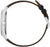Bracelet de montre en vue latérale : boîtier argenté, bracelet en cuir noir avec boucle