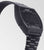 Casio Montre numérique de côté : boîtier noir, boutons, bracelet en métal noir