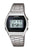 Montre numérique Casio avec bracelet en acier inoxydable, affichage noir et indication du jour de la semaine/date