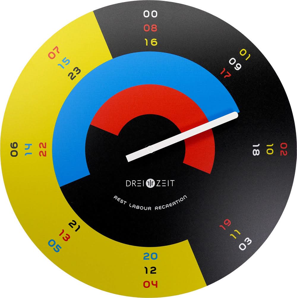 Horloge murale ronde avec cadran noir, segments jaune-bleu et aiguilles blanches