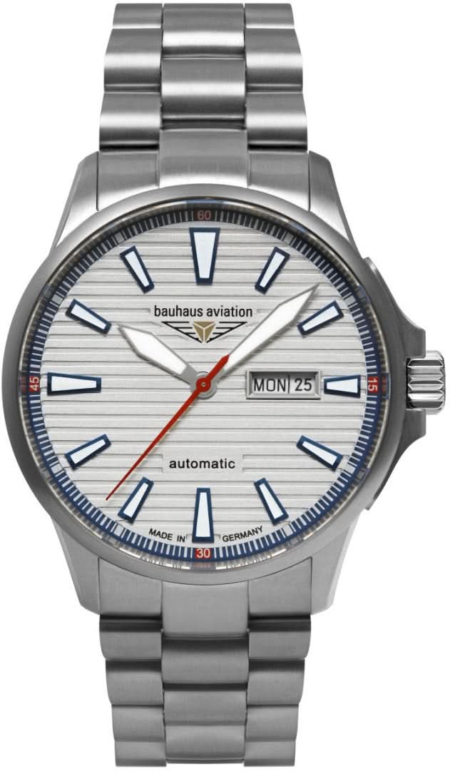 Montre homme avec bracelet en titane, cadran bleu, aiguilles rouges et affichage de la date