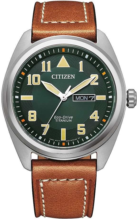 Montre pour homme avec bracelet en cuir marron et cadran vert, boîtier en titane