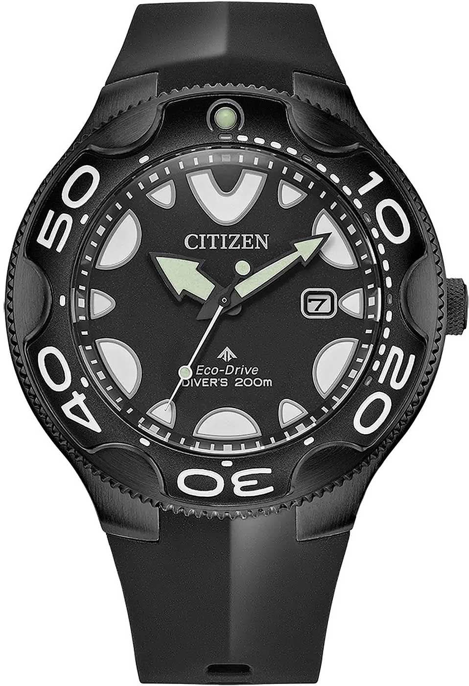 Montre de plongée avec cadran noir, index verts et lunette tournante