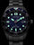 Montre pour femme avec cadran bleu foncé et index de plongée luminescents verts