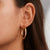 Créoles en titane doré à l'oreille, forme ronde incurvée