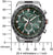 Bracelet de montre pour homme avec cadran vert, boîtier argenté et bracelet en métal.