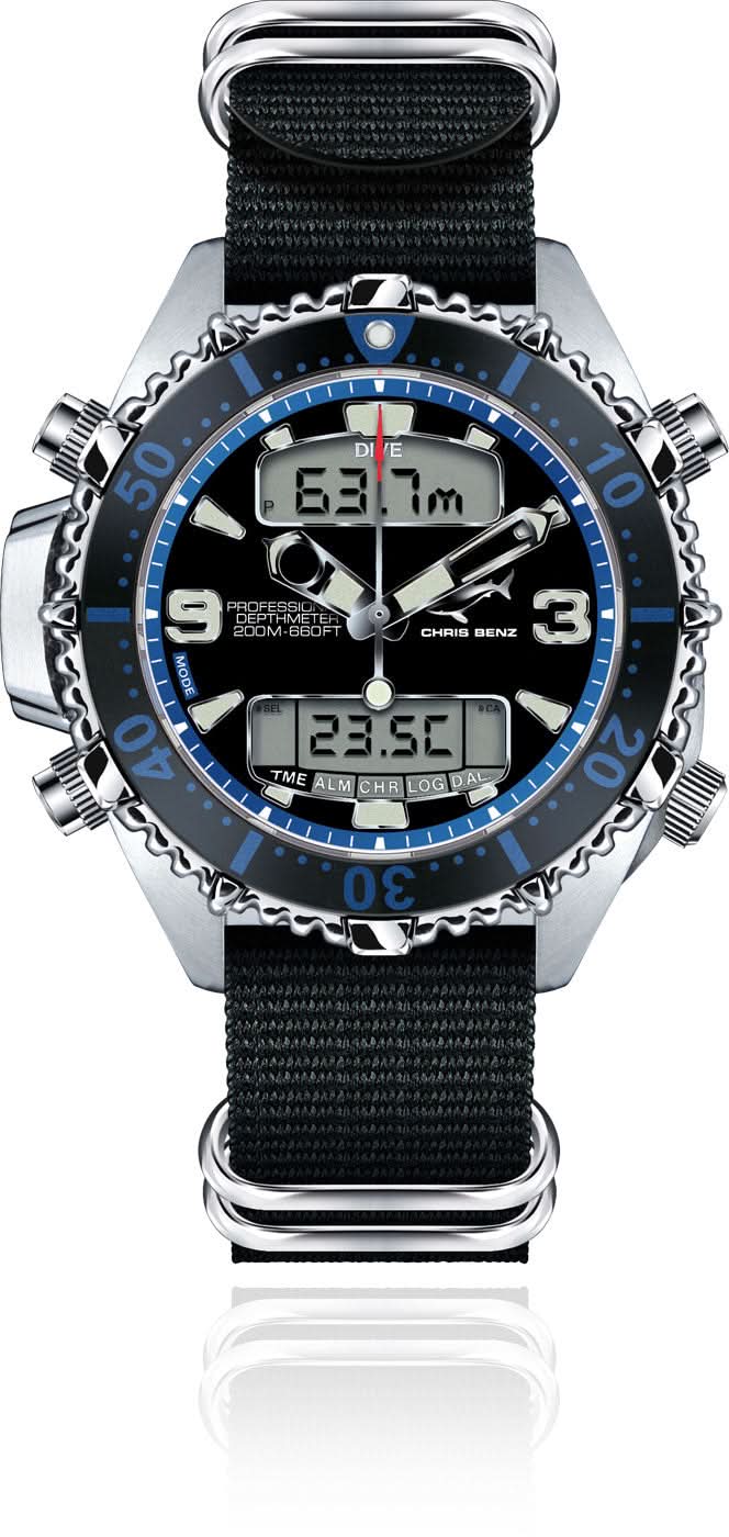 Montre de plongée Chris Benz avec bracelet noir, lunette bleue et chiffres luminescents