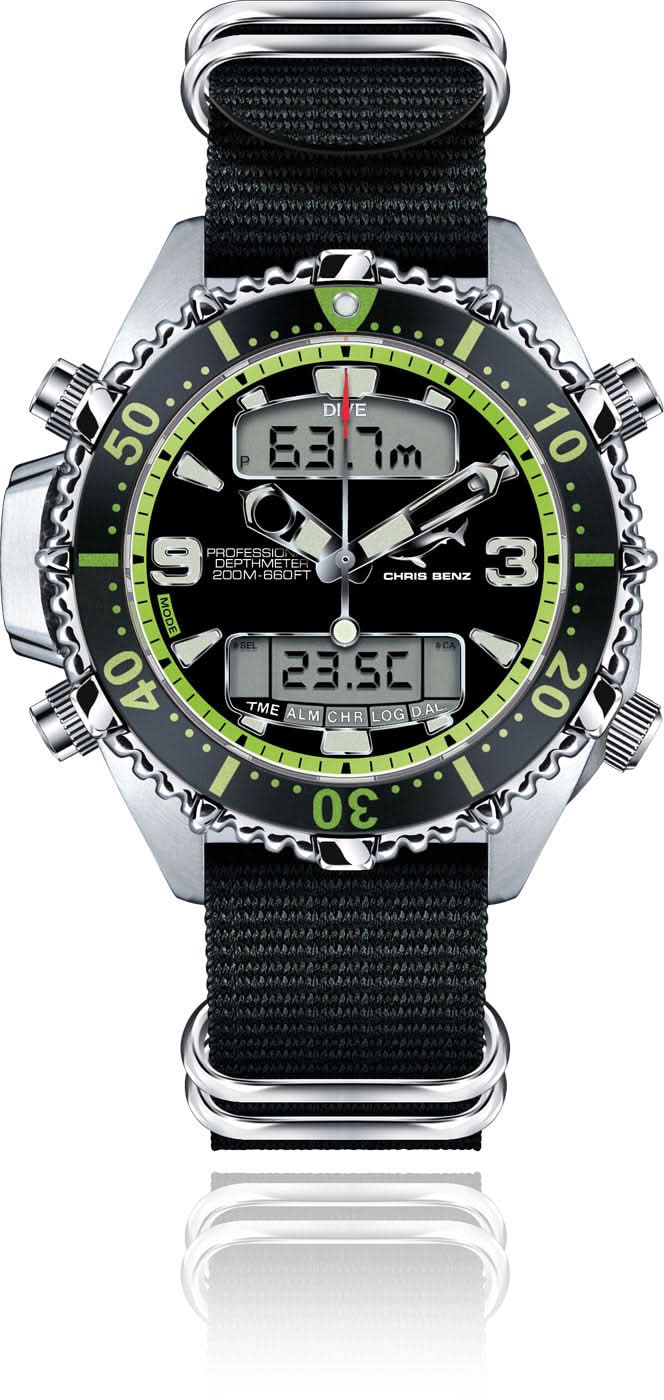Digitale Taucheruhr mit schwarzem Textilband, grüner Lünette und Display