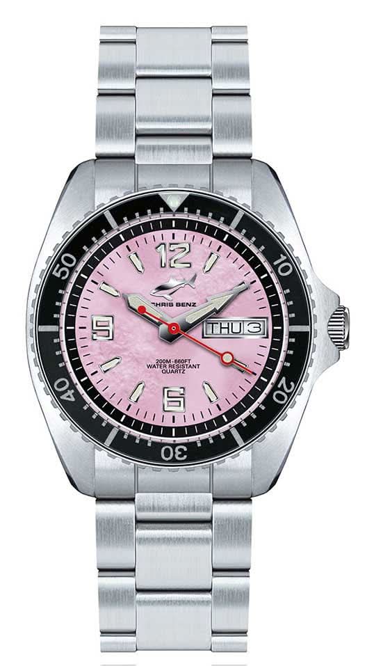 Montre pour femme avec bracelet en métal argenté, lunette noire et cadran rose