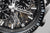 Herrenarmbanduhr Detailaufnahme: Zeiger, Indizes und marmoriertes Zifferblatt-Design