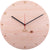 Horloge murale en bois de pin cembro clair avec aiguilles noires et échelle ronde sur le cadran