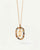 Collier lettre U avec pavage de pierres rondes autour du pendentif U doré