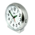 Montre radio-pilotée compacte dans un boîtier argenté avec cadran blanc et aiguilles vertes