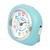 Réveil analogique bleu en gros plan, chiffres colorés sur un cadran rond.