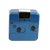 Réveil bleu vu de dos avec des ouvertures pour haut-parleur et deux vis de fixation