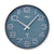 Horloge murale sans fil avec cadran bleu, cadre argenté et grands chiffres