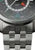 Traser Herrenuhr mit Metallarmband und anthrazitfarbenem Gehäuse, Zifferblatt sichtbar