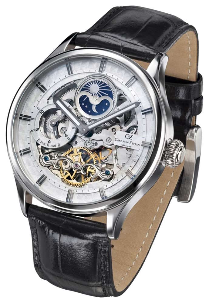 Montre homme avec cadran squelette, boîtier argenté et bracelet en cuir noir.