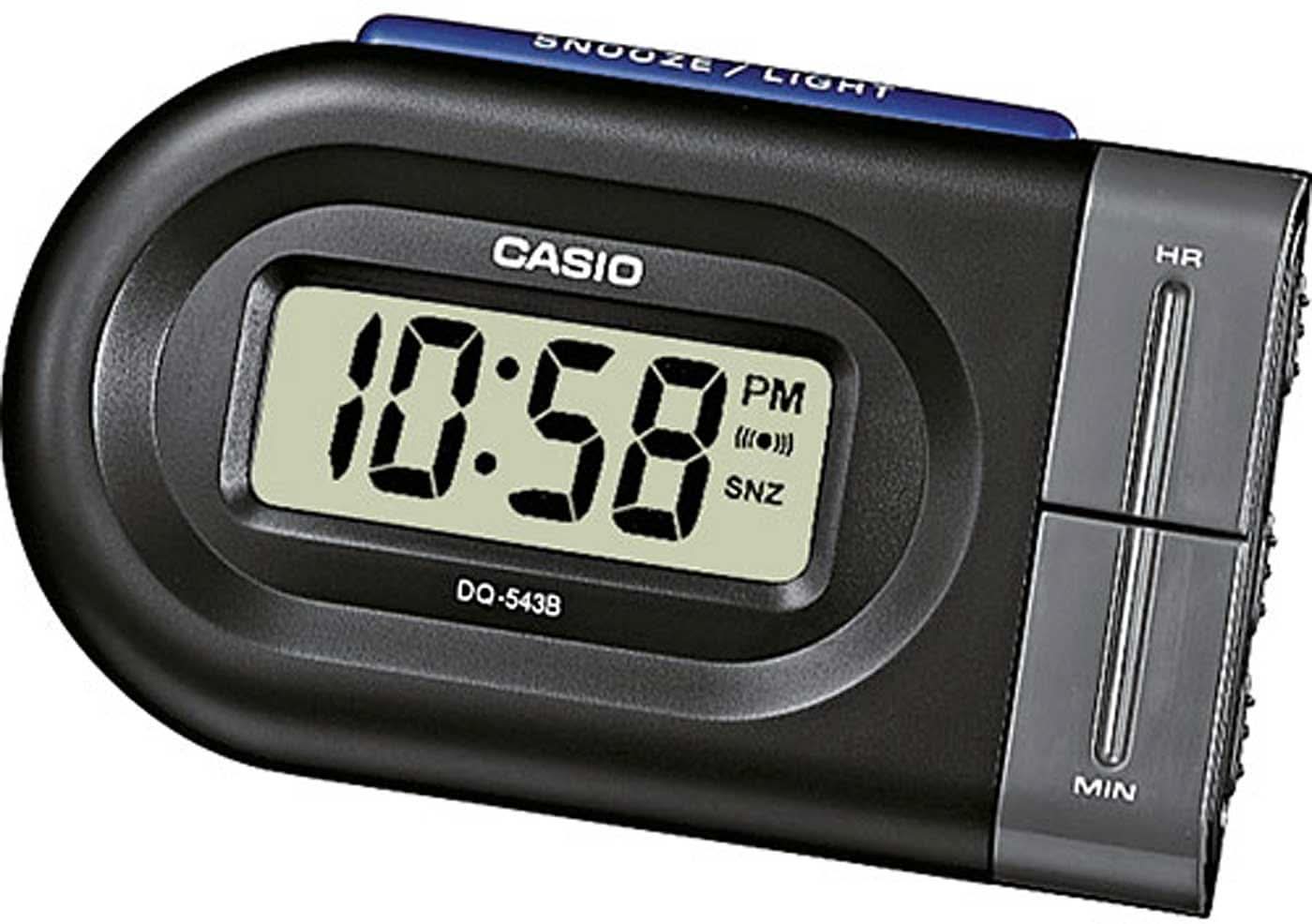 Réveil numérique Casio avec écran LCD et boutons Snooze/Alarme, noir