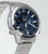 Montre Casio EDIFICE pour homme, cadran bleu avec index blancs, boîtier argenté.