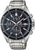 Montre argentée pour homme avec bracelet en acier inoxydable, cadran sombre et détails chronographe