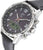 Montre bracelet pour homme, vue latérale : cadran noir, boîtier en acier inoxydable, poussoirs