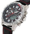 Bracelet de montre pour homme avec cadran noir, lunette argentée et bracelet en cuir avec surpiqûre rouge
