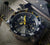 Montre pour homme avec cadran sombre, lunette à accent jaune et aiguilles claires.