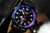 Montre homme avec cadran noir, lunette violette et bracelet en cuir/caoutchouc noir