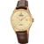 Herrenarmbanduhr mit beigem Zifferblatt, goldfarbenem Gehäuse und braunem Lederband