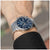 Festina Chronograph-Herrenuhr am Handgelenk mit blauem Zifferblatt und Edelstahlband