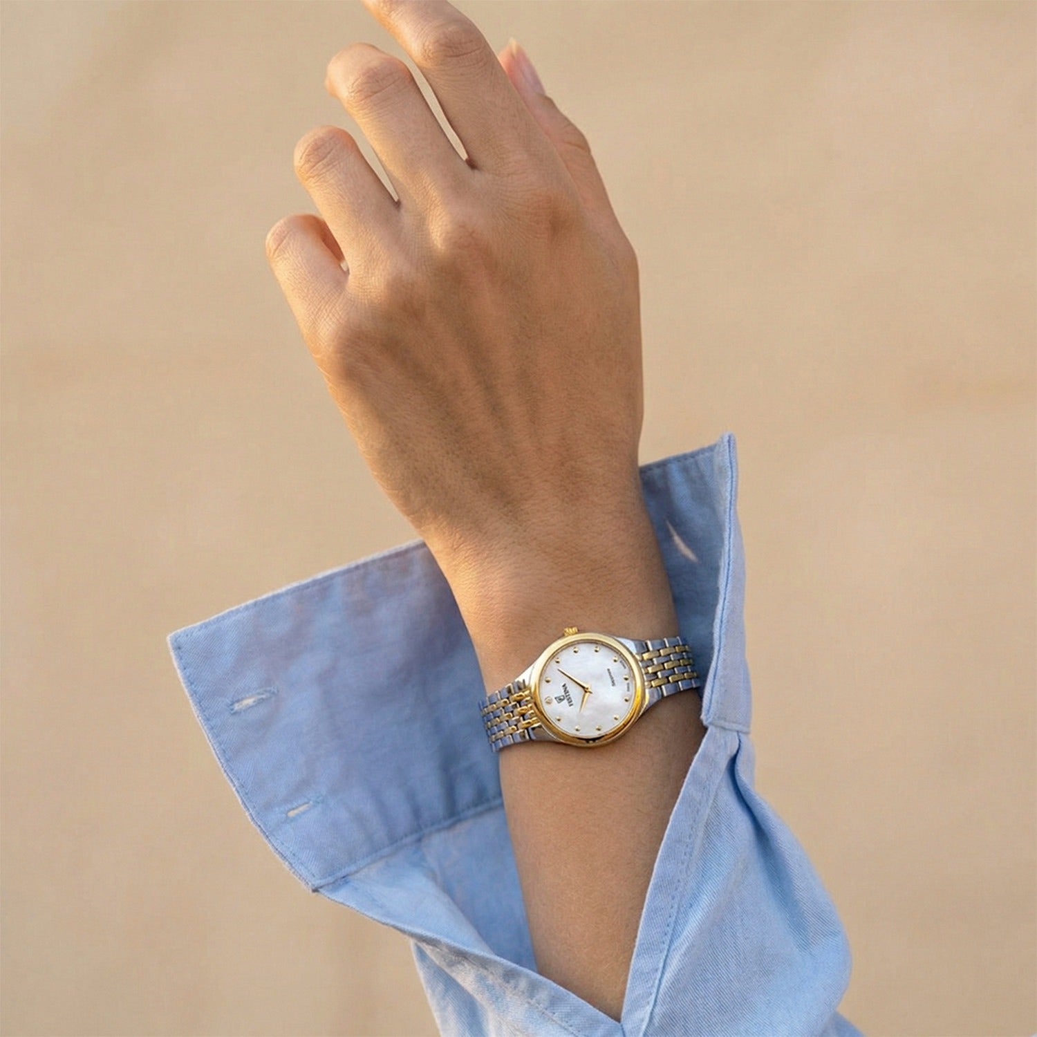 Festina Damenuhr mit gold-silbernem Metallarmband und weißem Zifferblatt