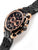 Herrenuhr schrägansicht, schwarzes Armband, rosafarbene Lünette und Chronograph