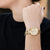 Montre Festina pour femme au poignet avec cadran rond doré et bracelet en métal