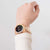 Montre pour femme au poignet avec bracelet en acier inoxydable plaqué or rose et cadran noir arc-en-ciel