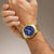 Montre chronographe Festina pour homme au poignet, cadran bleu, bracelet doré