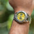 Montre Festina pour homme au poignet : acier inoxydable, cadran jaune avec accents verts