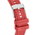 Montre connectée homme, détail du fermoir : bracelet en silicone rouge avec boucle argentée