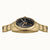 Herrenuhr mit Skelett-Zifferblatt, goldfarbenem Gehäuse und Metallarmband
