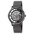 Dunkle Herrenuhr mit Skelett-Zifferblatt, römischen Zahlen und Metallgeflechtarmband