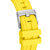 Bracelet en silicone jaune avec boucle ardillon argentée, détail sur le boîtier métallique