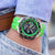 Montre chronographe Festina pour homme au poignet avec bracelet en silicone vert