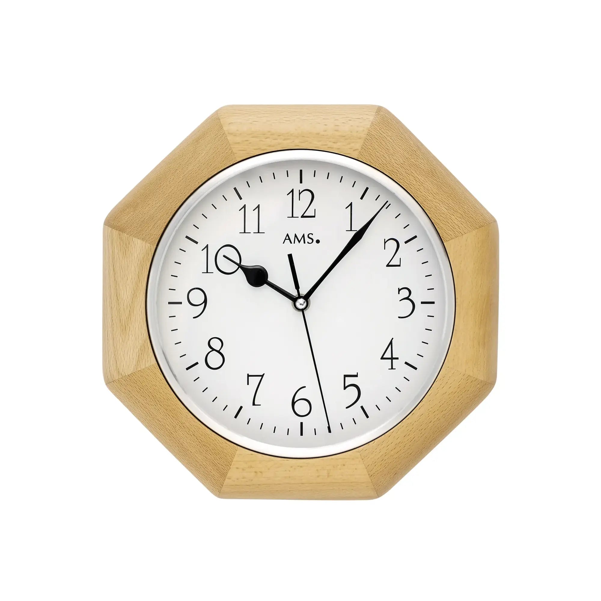 Funk-Wanduhr aus Buchenholz mit weißem Zifferblatt und schwarzen Zeigern