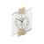Wanduhr mit weißem Zifferblatt, schwarzen Zeigern, Aluminiumrahmen und Holzstreifen, Facettenglas