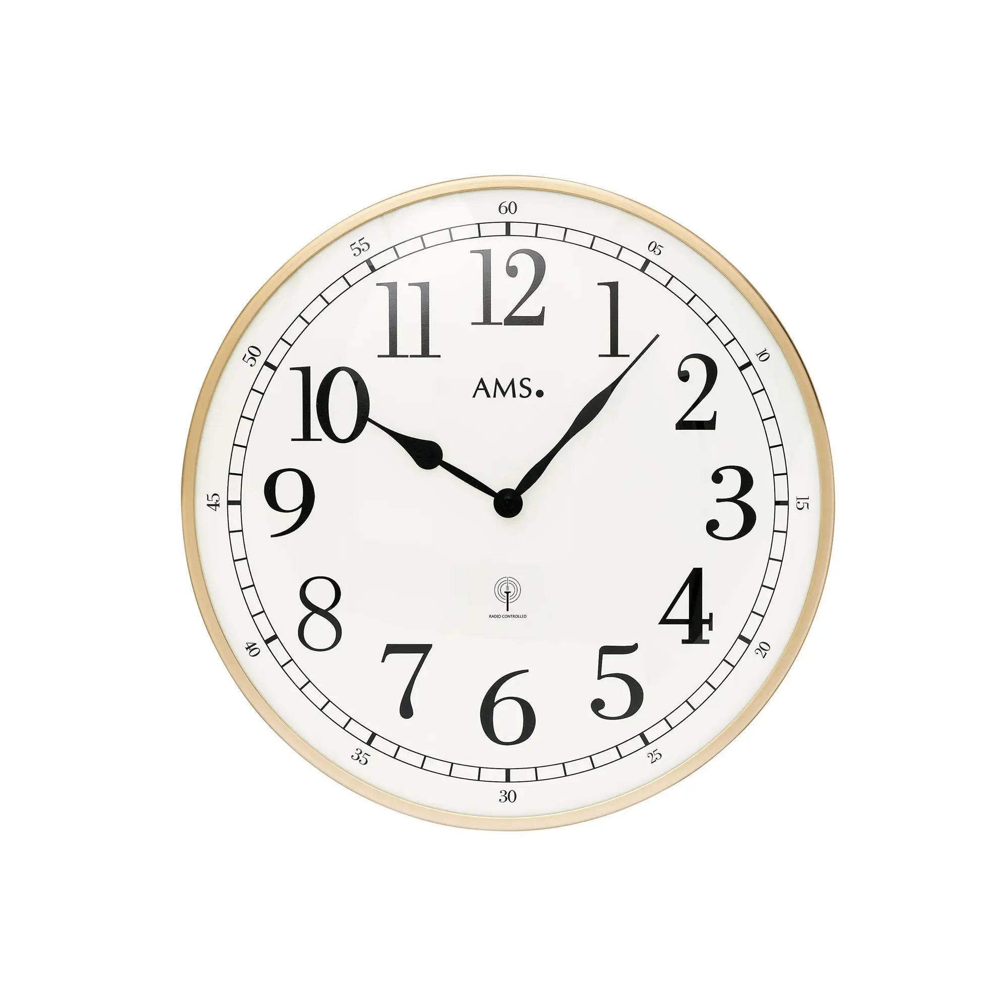 Wanduhr mit rundem Messingrahmen, weißem Ziffernblatt und schwarzen Uhrzeigern
