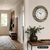 AMS Funk-Wanduhr an der Wand mit rundem Stein-Look-Rahmen und goldener Einfassung