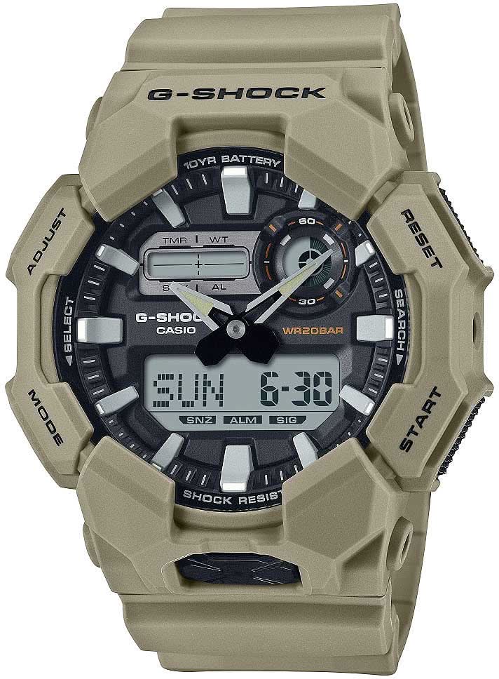 Montre Casio G-Shock pour homme avec boîtier beige, cadran numérique rond et éléments de chronographe distinctifs