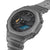 Casio G-SHOCK Herrenarmbanduhr, graues Gehäuse, Zifferblatt mit Digitalanzeige und Markierungen